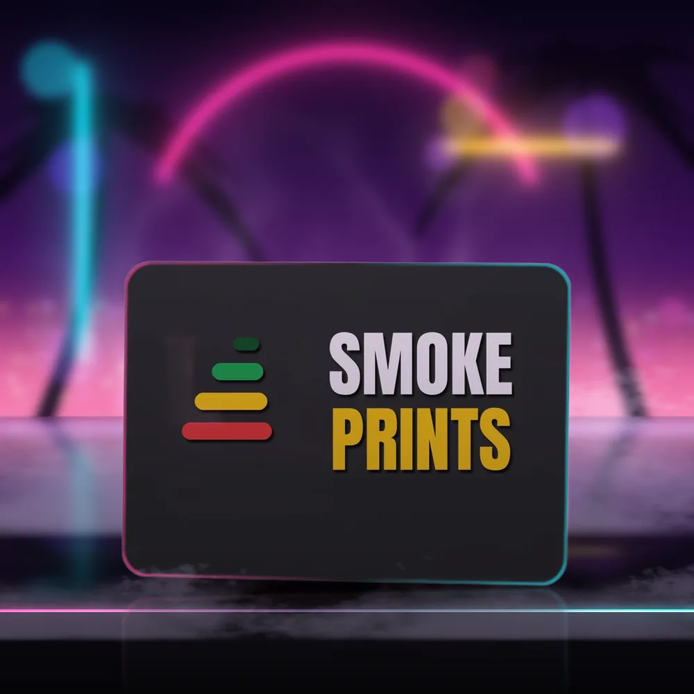 Letrero de mostrador negro sobre un mostrador con luz de neón, con el logo de Smoke Prints en relieve al frente