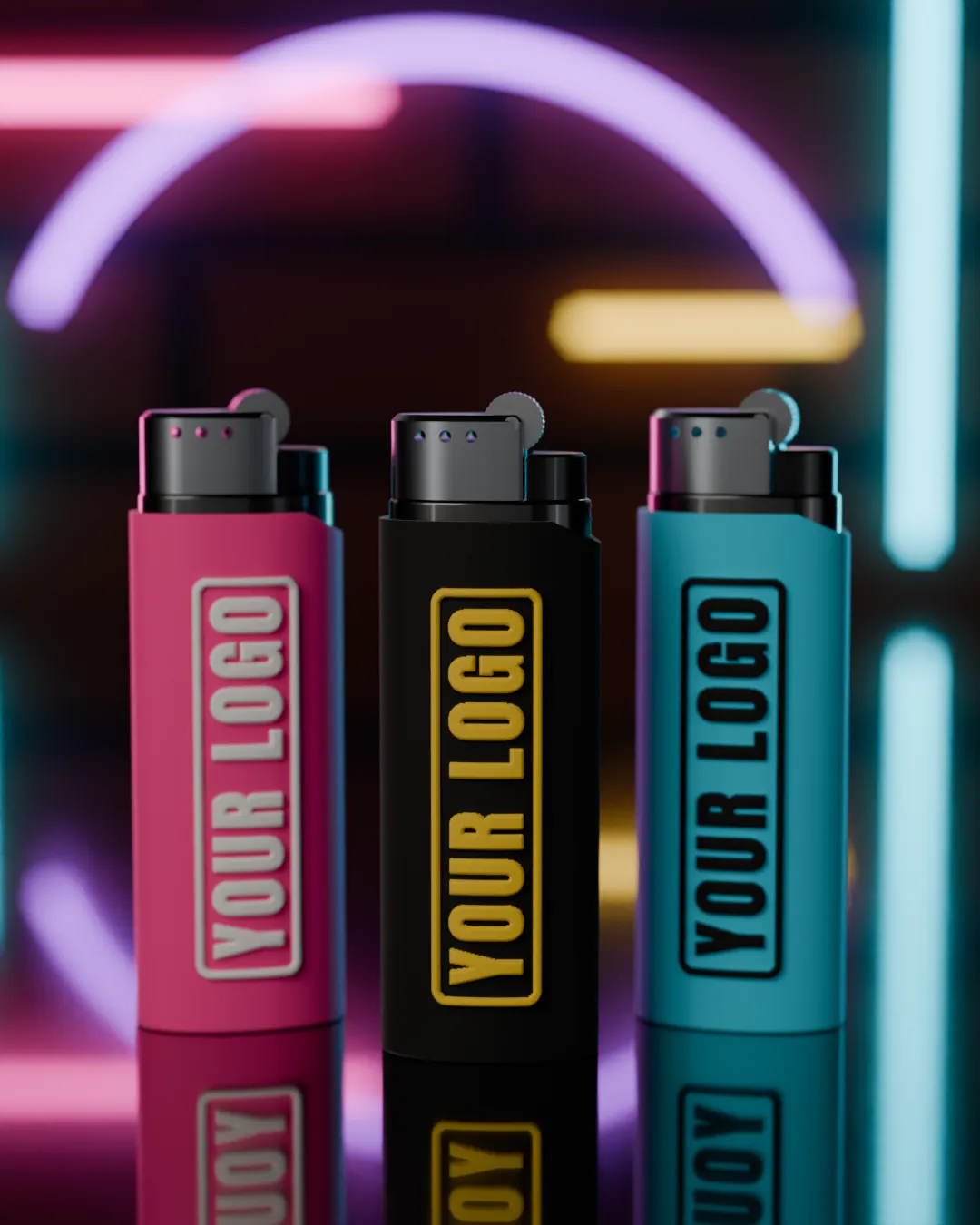 Tres encendedores de bolsillo en fundas suaves sobre un mostrador brilloso bajo luz de neón: rosado fuerte con YOUR LOGO en relieve en blanco, negro con dorado, y cian con negro.